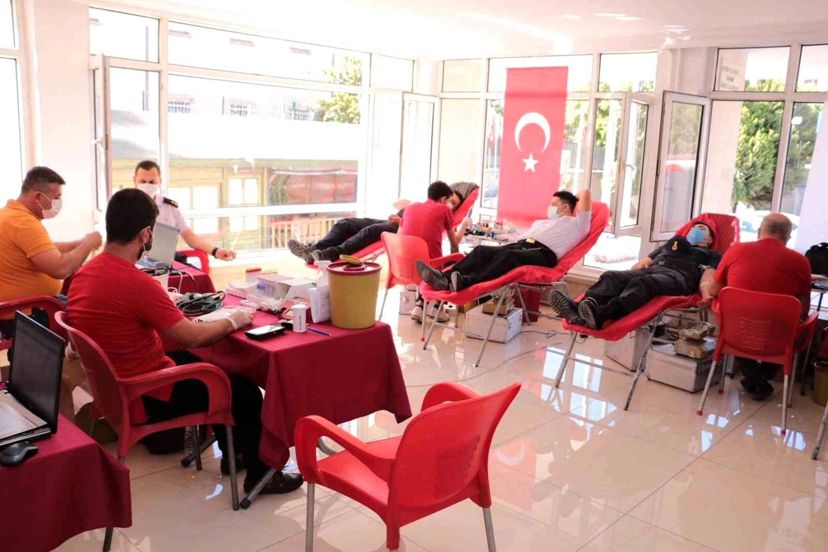 Son dakika: Mersin\'de jandarma personelinden kan bağışı desteği