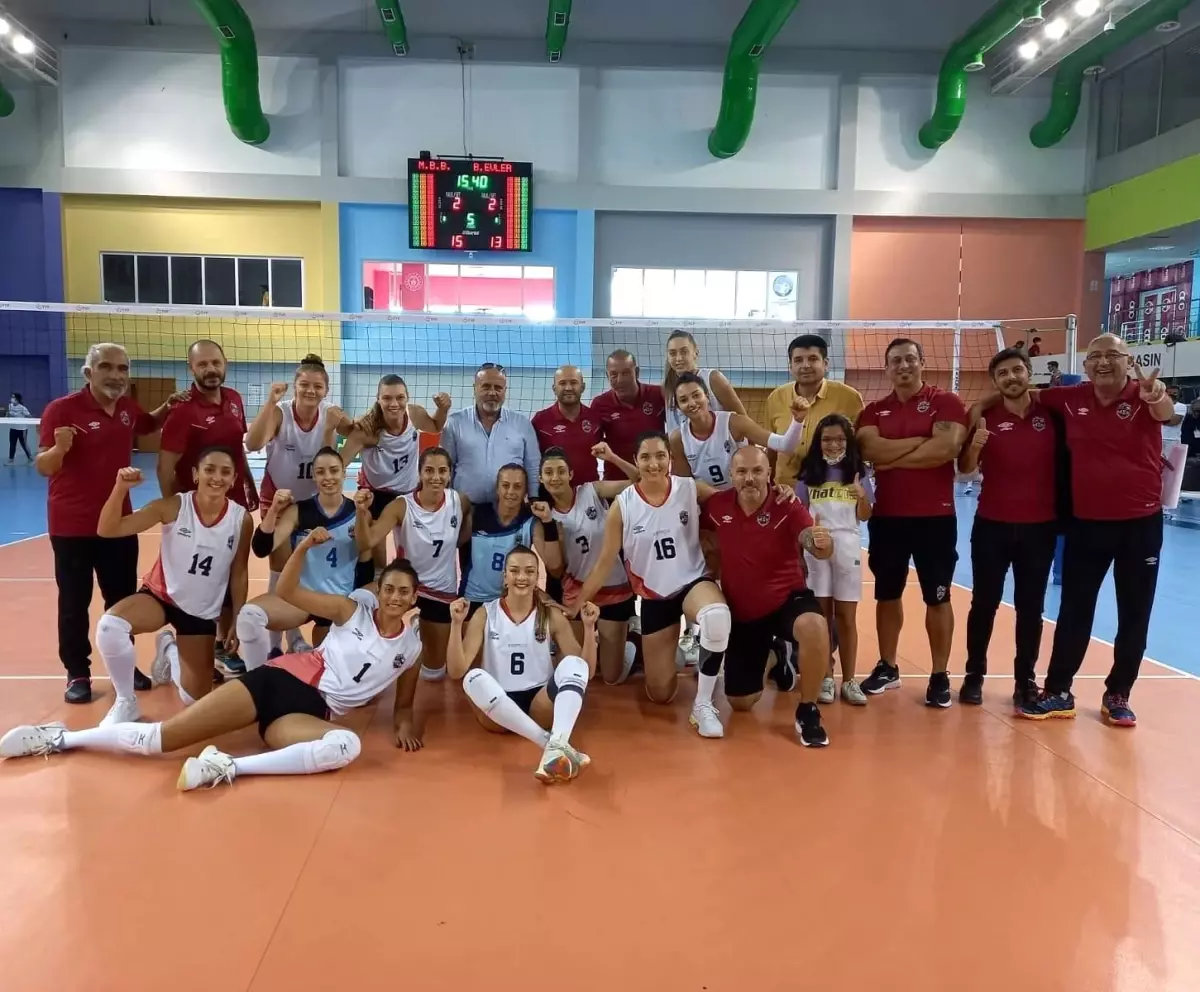 Mersin GSK Kadın Voleybol takımı ilk haftayı galibiyetle kapattı