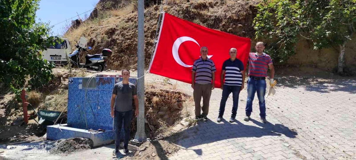 Nazilli\'de 15 mahalleye dev Türk Bayrağı dikildi