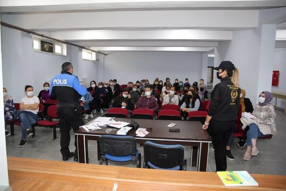 Polis ile öğrenci velileri toplantıda buluştu