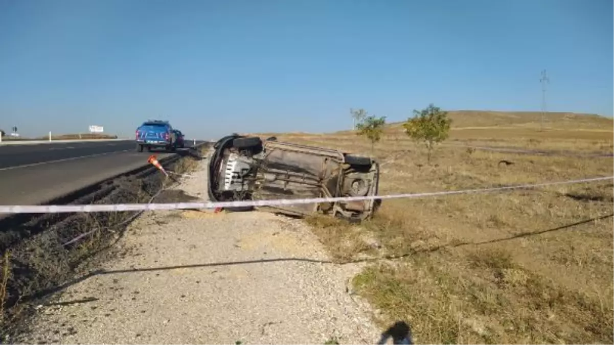 Trafik işaret levhasına çarpıp, takla atan aracın sürücüsü öldü