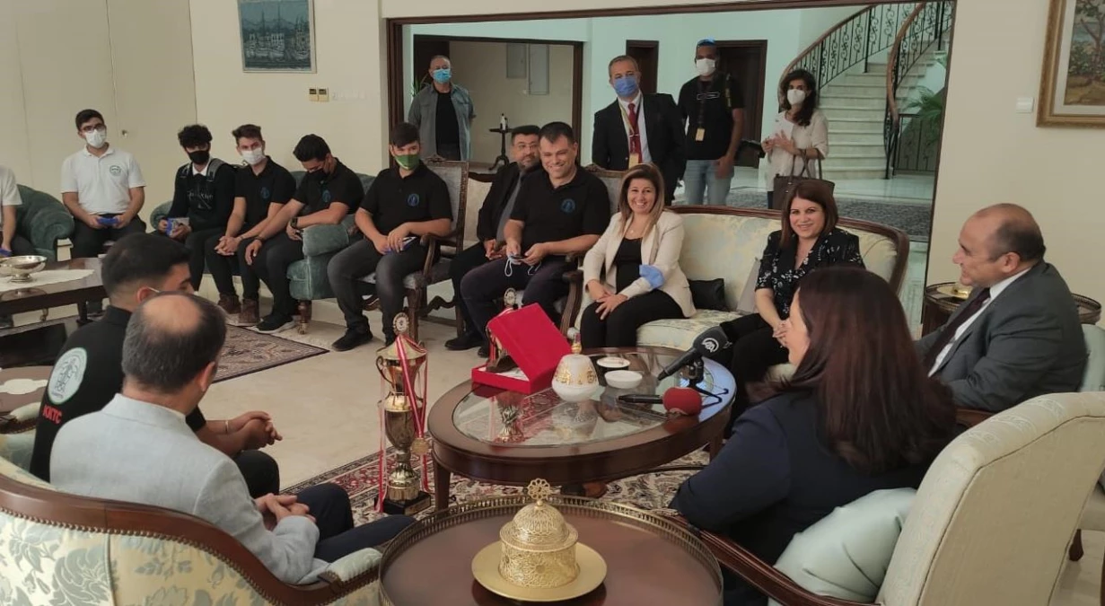 Türkiye\'nin Lefkoşa Büyükelçisi Başçeri, TEKNOFEST\'te ödül alan öğrencilerle buluştu
