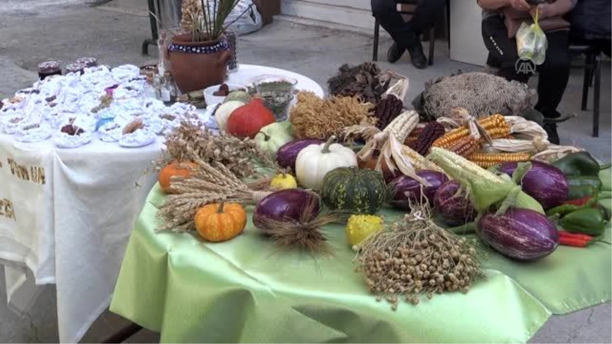 Yerel tohumlar, halk pazarında vatandaşlarla buluştu