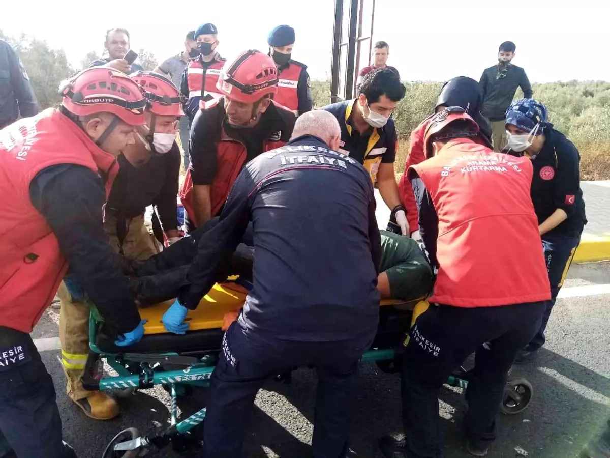 Balıkesir\'de kamyonetle tır çarpıştı: 1 yaralı