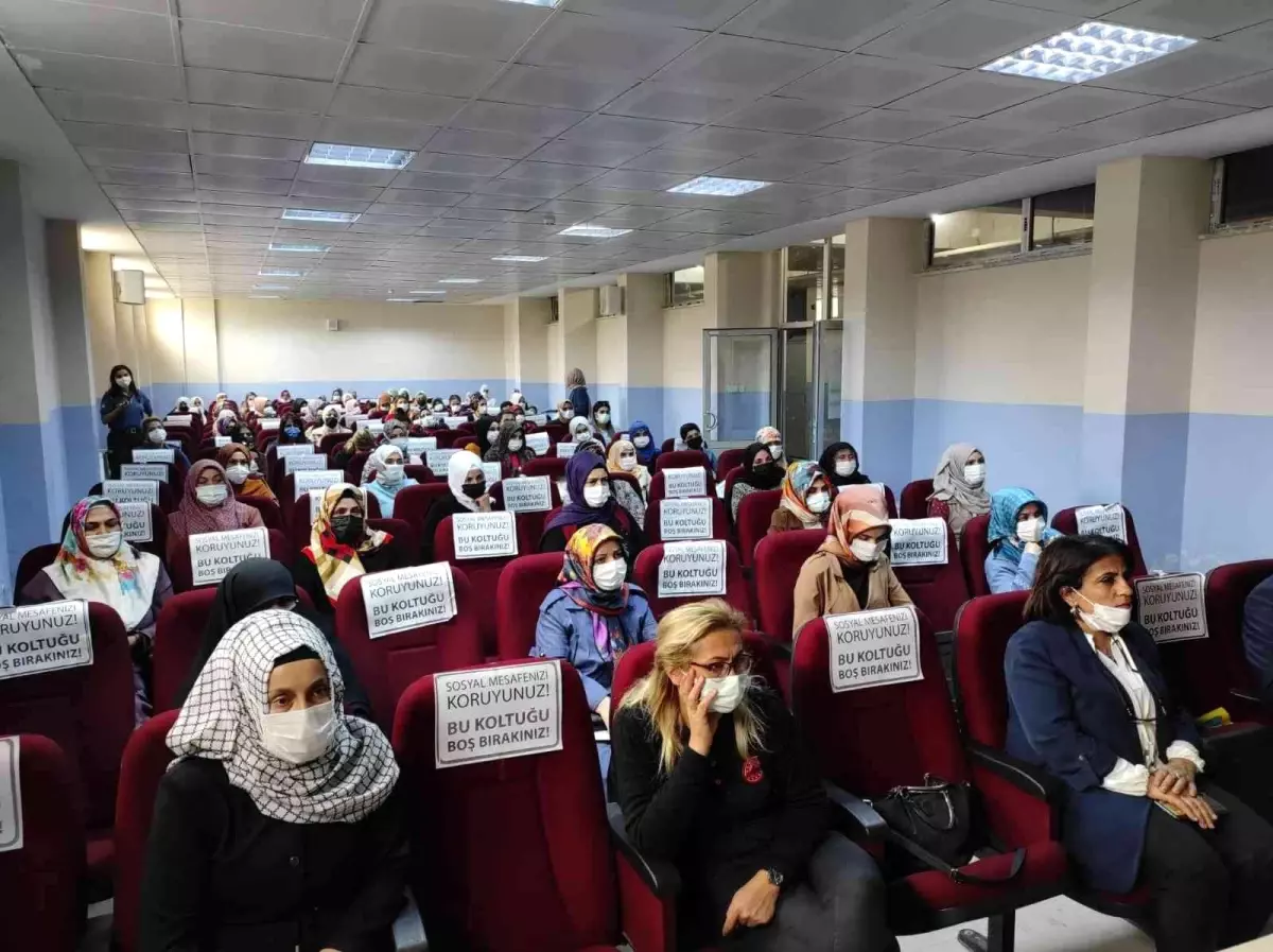 Batman\'da annelere uyuşturucu ile mücadele kapsamında seminer düzenlendi