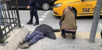 Beyoğlu'nda taksinin yaşlı adama çarptığı anlar kamerada