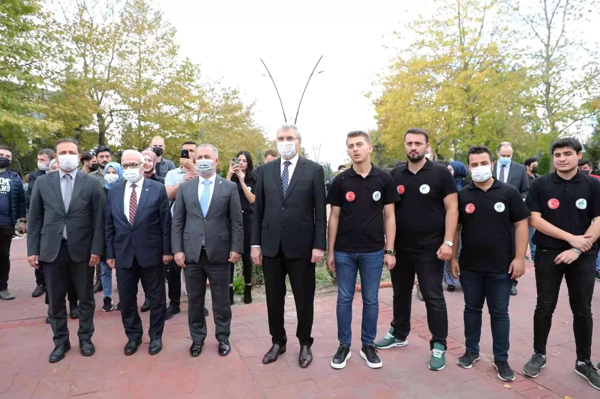 Bisiklet dostu şehirde üniversite öğrencilerine hediye bisiklet