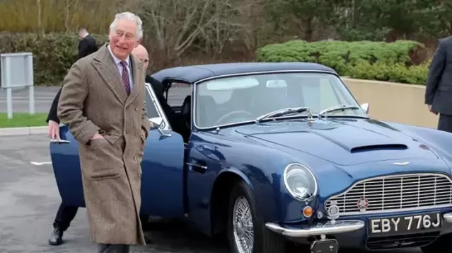Prens Charles'dan çevreci hareket! 50 yıllık klasik otomobili şarap ve peynirle çalışıyor Prens Charles'dan çevreci hareket! 50 yıllık klasik otomobili şarap ve peynirle çalışıyor