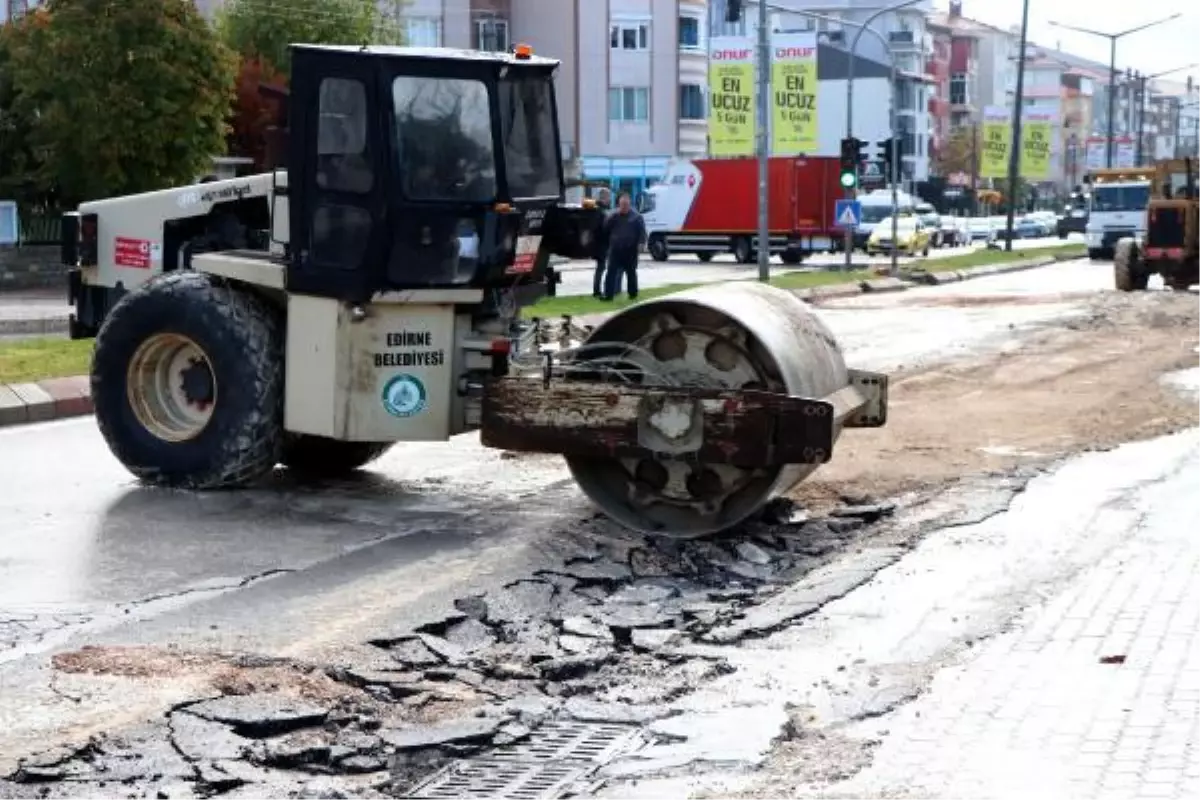 EDİRNE\'DE SAĞANAK, EV VE İŞ YERLERİNDE SU BASKINLARINA NEDEN OLDU