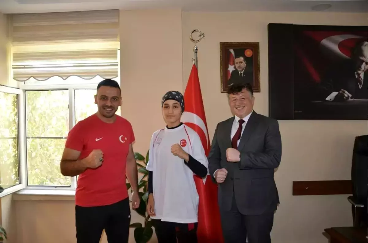 Gençlik ve Spor İl Müdürü Fillikçioğlu, Türkiye üçüncüsü Batur\'u ağırladı