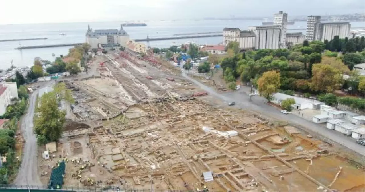 Haydarpaşa\'da peronlar kaldırıldı; Sığınak, toplu mezarlar, anıt mezar....