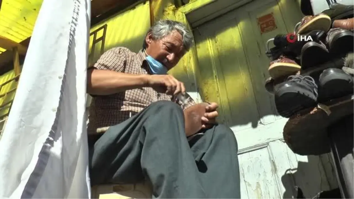 İkinci el ayakkabı satışı ile süren örnek hayat mücadelesi