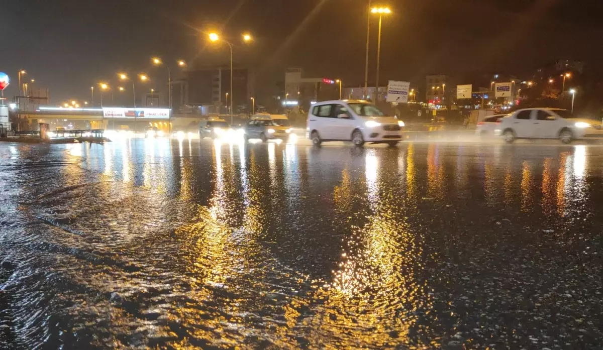 İstanbul\'da kuvvetli sağanak etkili oluyor