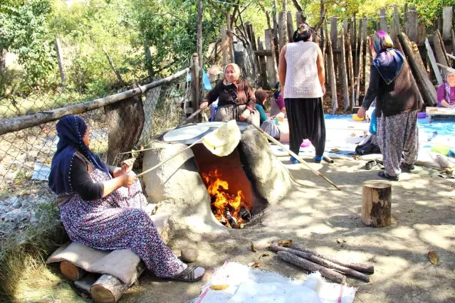 Kahramanmaraşlı kadınların kış ekmeği hazırlığı