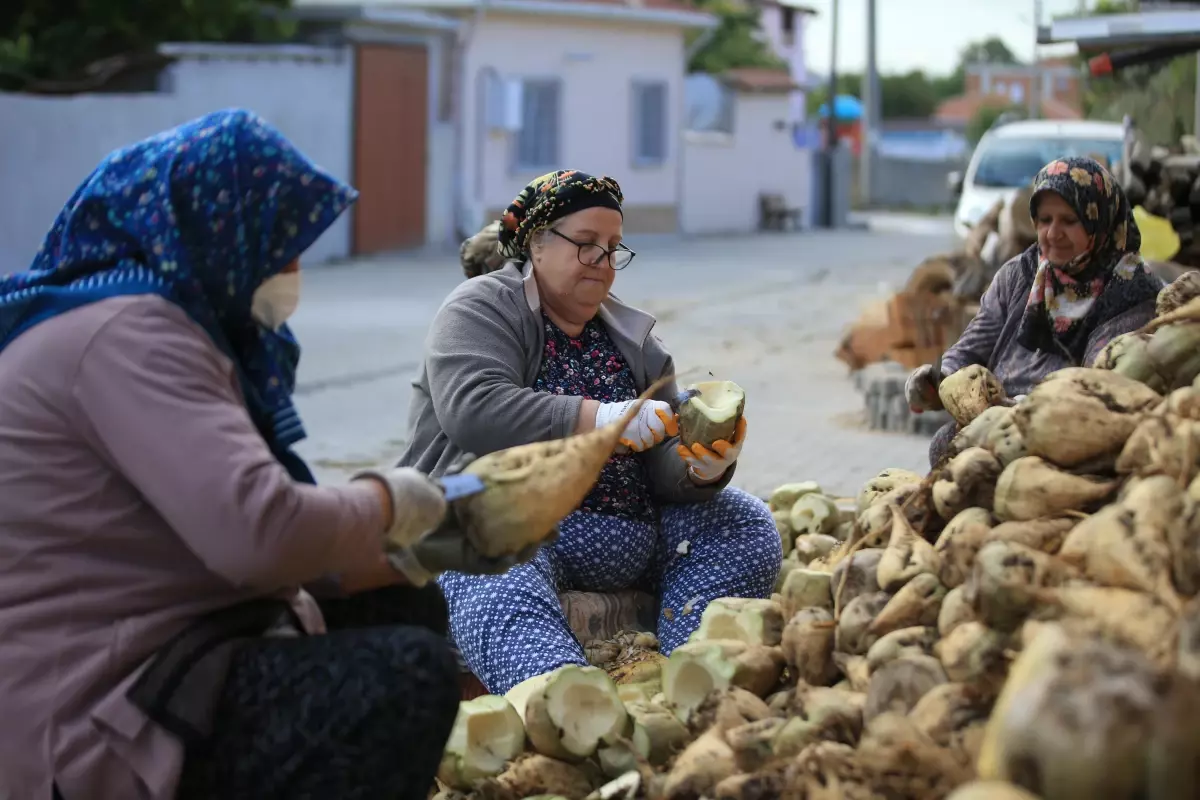 Kırklareli\'nin şeker pancarı doğal pekmez olarak sofralarda yer alıyor