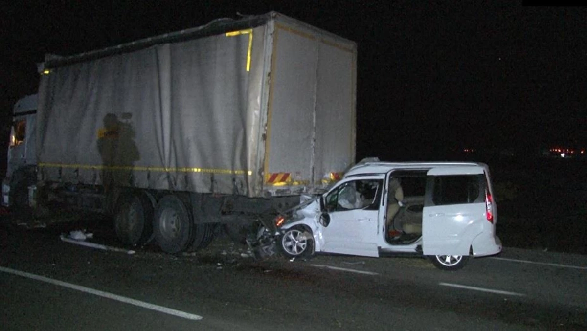 Konya\'da 4 aracın karıştığı zincirleme trafik kazasında 1 kişi öldü, 1 kişi yaralandı