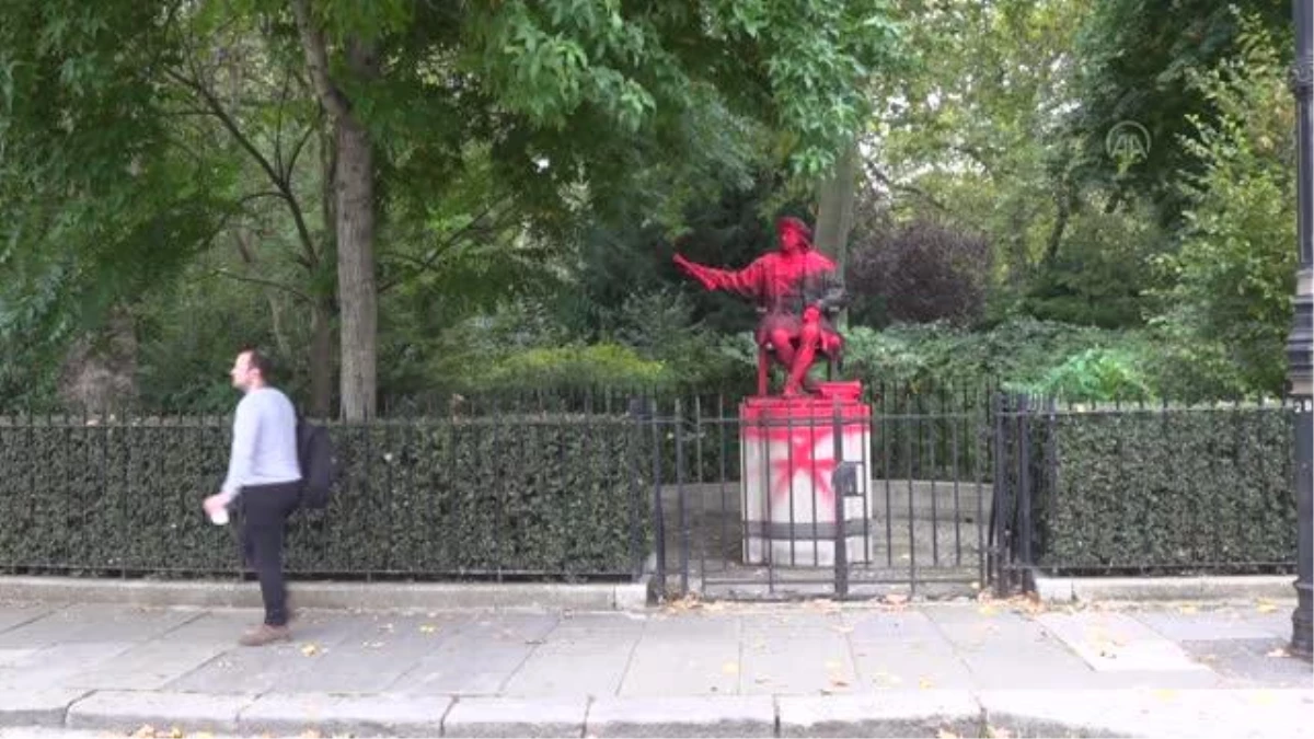 Kristof Kolomb\'un heykeline kırmızı boya atıldı