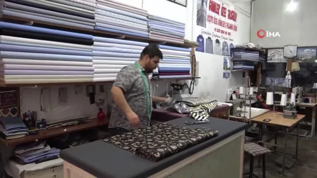 Mardin'de diktiği gömlekleri dünya çapında satıyor