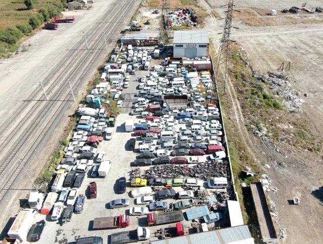 Milyonlarca liralık araçlar yediemin otoparklarında çürüyor