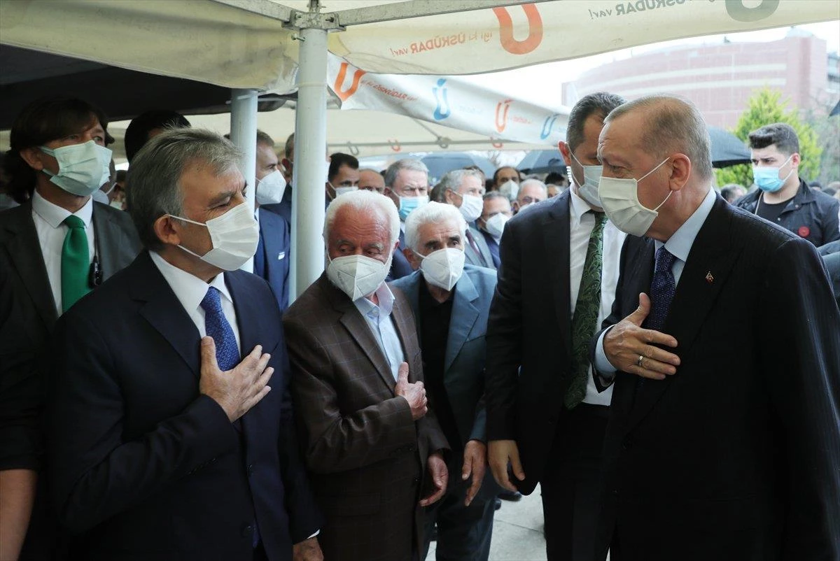 Milletvekili İsmet Uçma\'nın cenaze töreninde Cumhurbaşkanı Erdoğan, Abdullah Gül ile selamlaştı