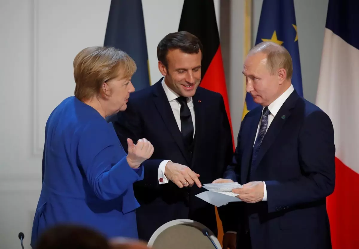 Putin, Merkel ve Macron ile Ukrayna konusunu görüştü