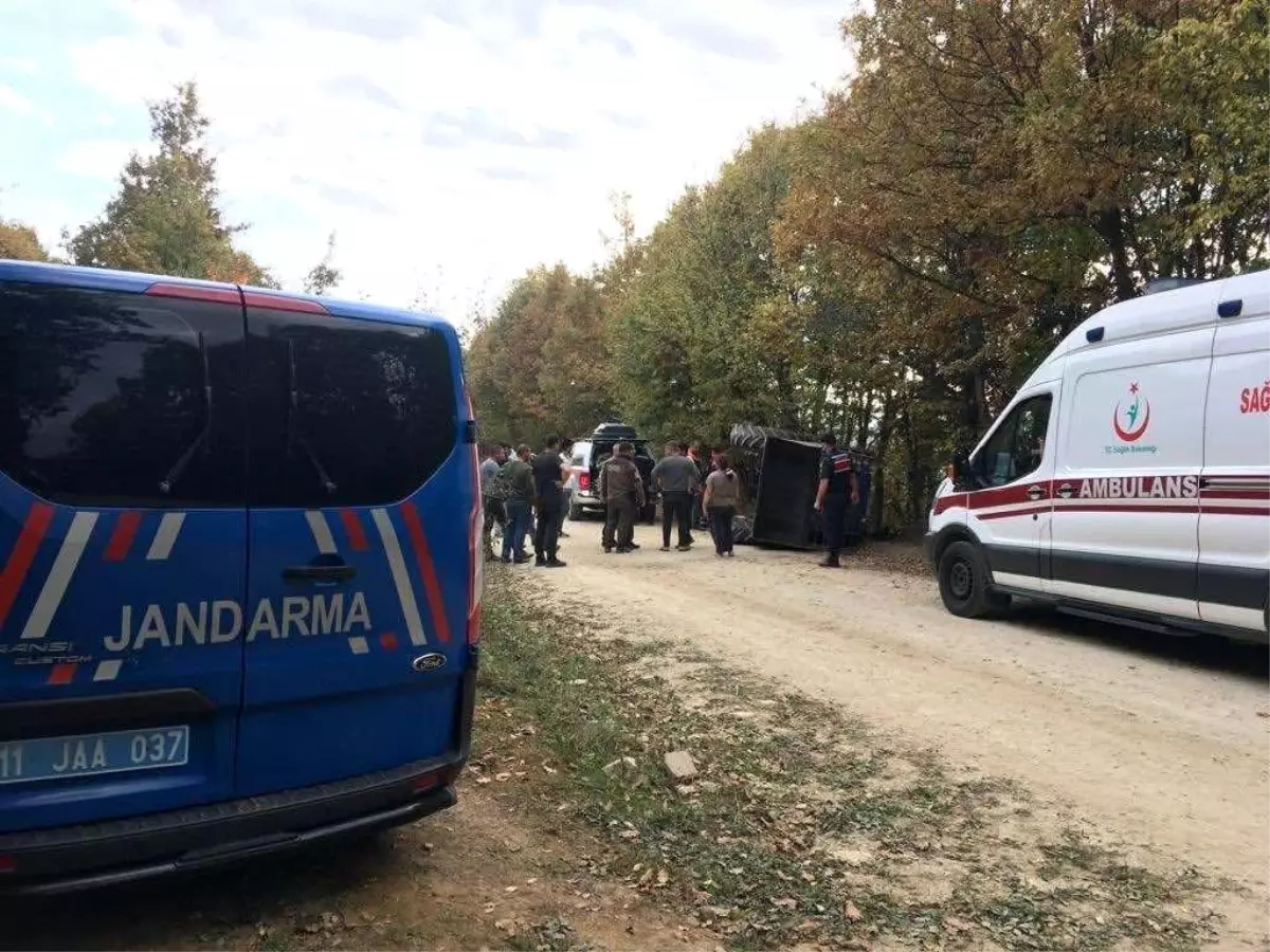 Seyir halinde devrilen traktörün sürücüsü yaralandı