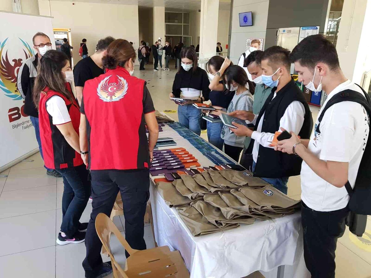 TEM ekipleri illegal örgütlere karşı üniversitelileri bilgilendirdi