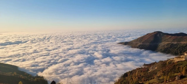 Trabzon'da yaylalardan bulut denizi manzaraları