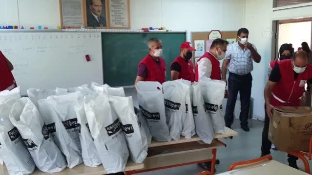 Türk Kızılaydan öğrencilere kırtasiye desteği