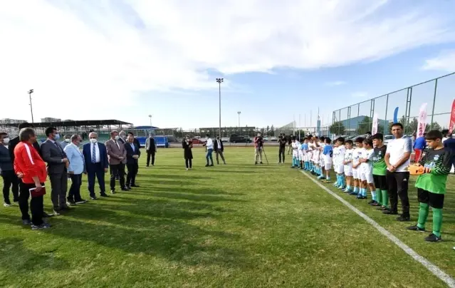 UYAFA seçmelerinde dereceye giren sporculara Vali Karaloğlu kupalarını verdi