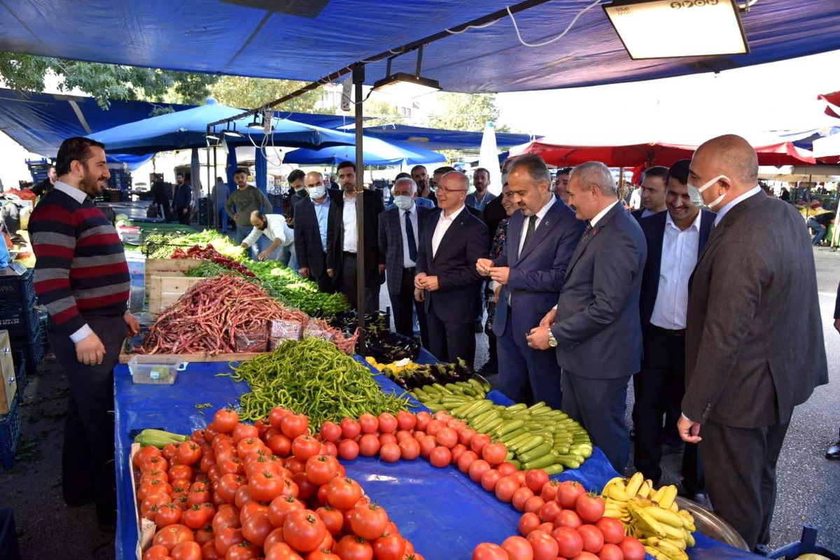 AK kadrolar Bursa\'nın nabzını sahada tutuyor