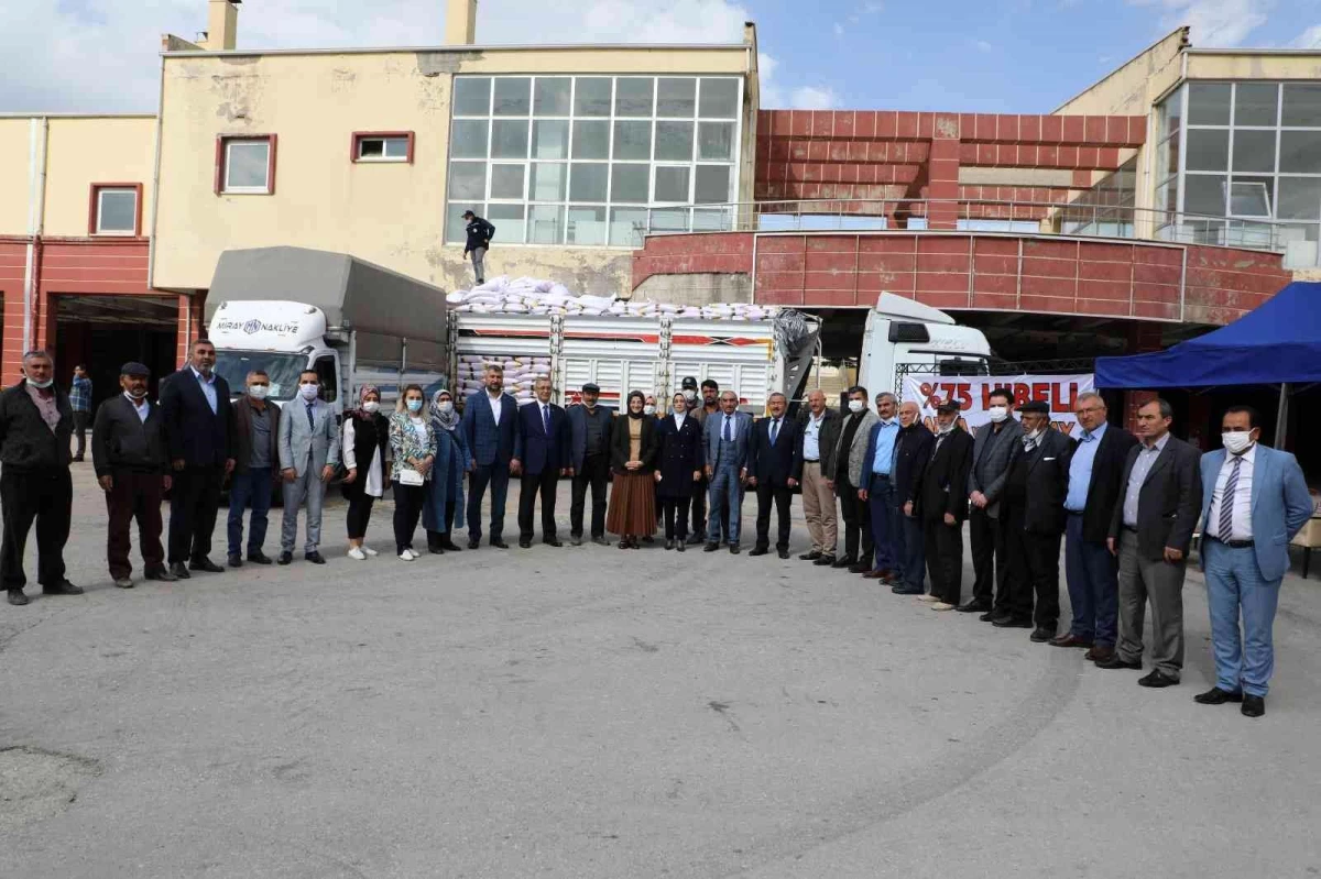 Akyurt Belediyesi 500 çiftçiye 450 ton tohum dağıttı