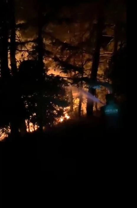 Antalya'da alevlerin üzerilerine geldiği ekiplerin zor anları