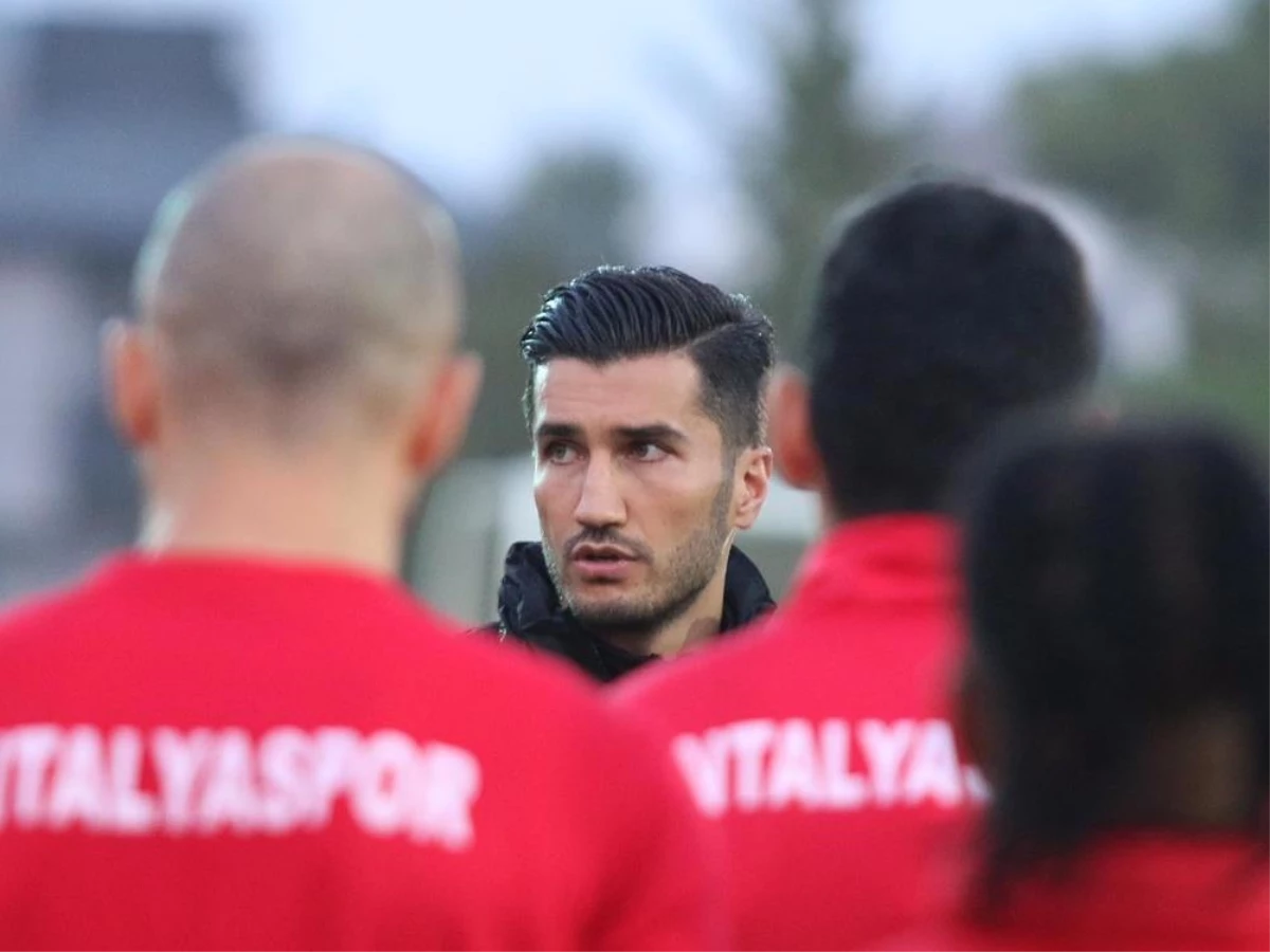 Antalyaspor\'da Nuri Şahin\'in ekibi netleşiyor