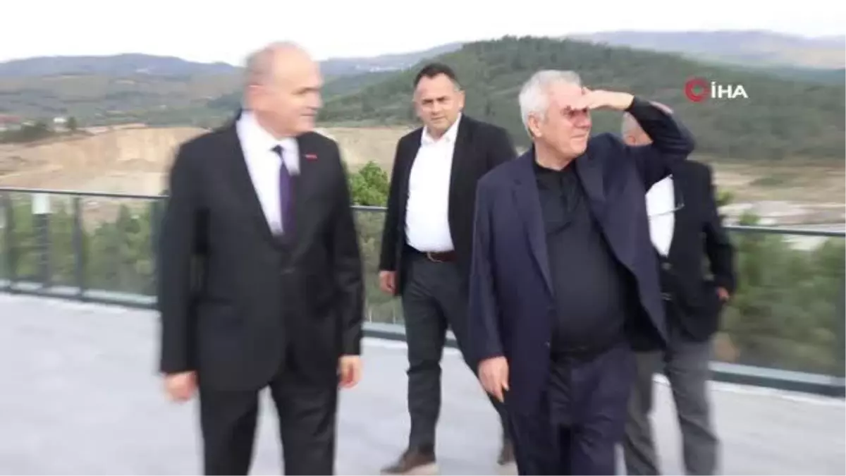 Aziz Yıldırım, kendi adının verildiği caddeyi ziyaret etti