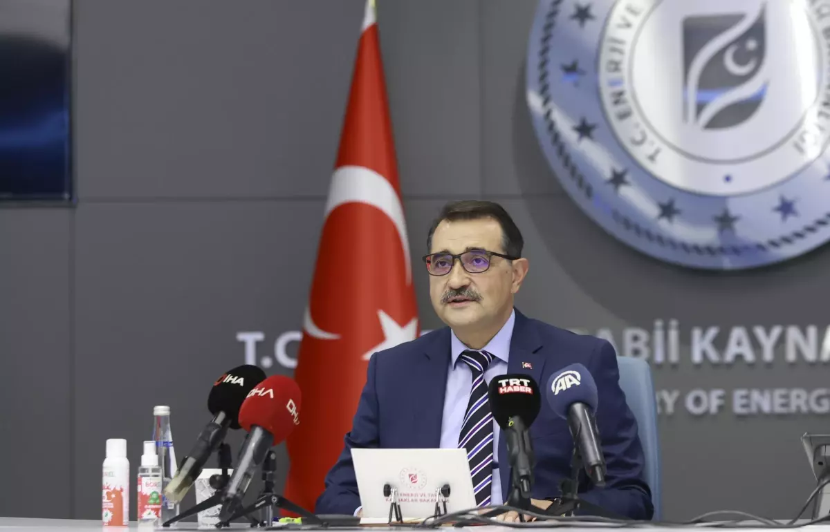 Bakan Dönmez: "Ülkemizin uzun dönemli doğal gaz anlaşmalarının olması elimizi rahatlatan bir unsur"