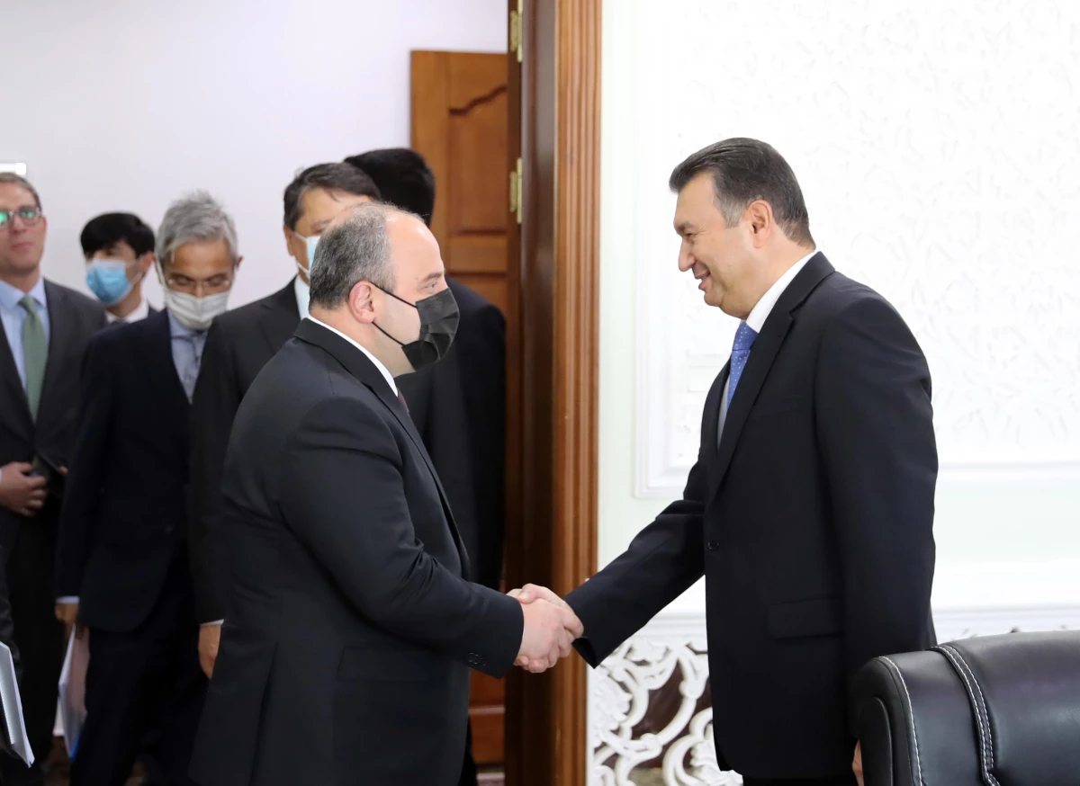Bakan Varank, Tacikistan Başbakanı Rasulzoda ile görüştü