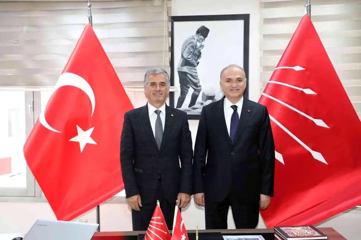 Belediye Başkanı Özlü CHP\'nin yeni yönetimini ziyaret etti