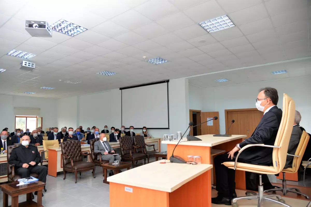 Bilecik Valisi Kızılkaya, muhtarlarla toplantı yaptı