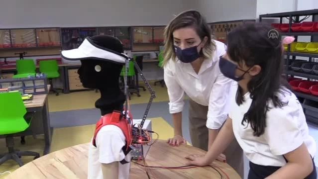 GAZİANTEP - İlkokul öğrencisi, ALS hastaları düşüncesince yaşantı dayanak noktası aparatı tasarladı