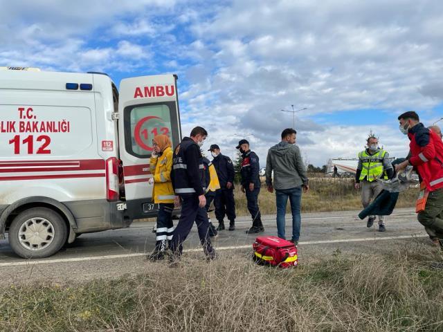 Kastamonu'da polis memurlarını taşıyan midibüs kaza yaptı: 12 yaralı
