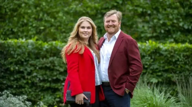Hollanda'da Prenses Amalia bir kadınla evlenirse tahttan feragat etmeyecek