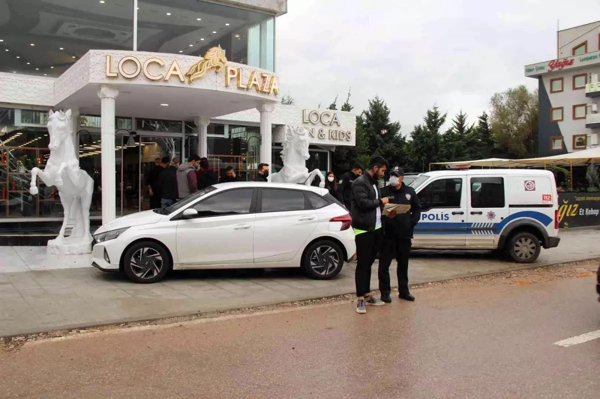 Ünlü güzellik merkezi önünde ortakların tekme tokat kavgası kamerada