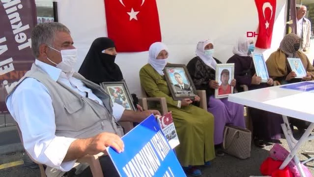 MUŞ'TA EVLAT NÖBETİNDEKİ ANNE: DEMİRTAŞ'IN CEZAEVİNDEN ÇIKMASINI İSTEMİYORUM