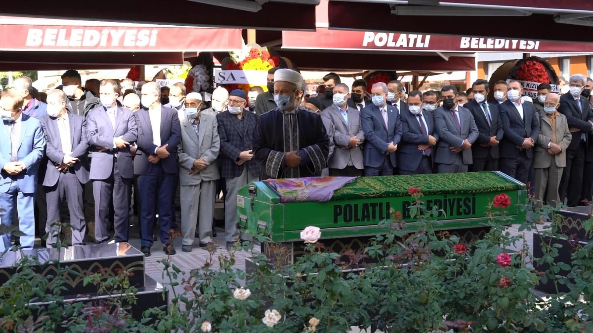 Polatlı Belediye Başkanı Mürsel Yıldızkaya\'nın annesi toprağa verildi