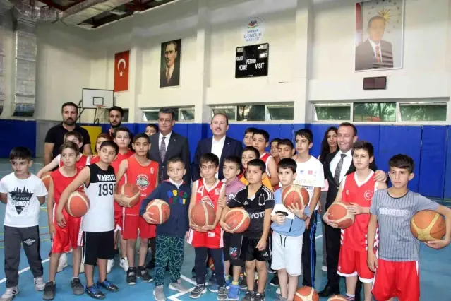 Şırnak'ta modern tesislerle gençler spora yöneldi