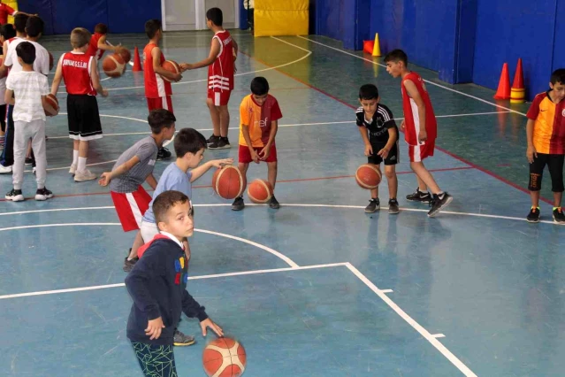 Şırnak'ta modern tesislerle gençler spora yöneldi