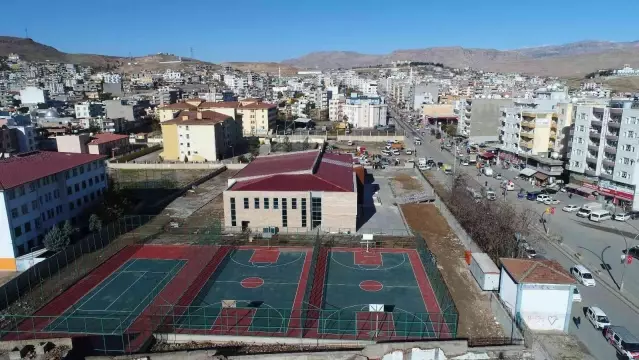 Şırnak'ta modern tesislerle gençler spora yöneldi