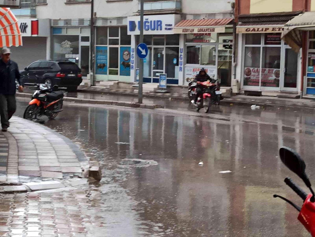 Şuhut\'ta sağanak yağış etkili oldu