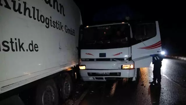 Tanker zincirleme kazaya karışan sürücülerin arasına daldı: 1 ölü